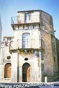 Casa Crisafulli Situa in Piazza SS. Annunziata