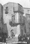 Casa Crisafulli sita in piazza SS. Annunziata