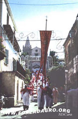 La Confraternita della SS. Trinità in processione